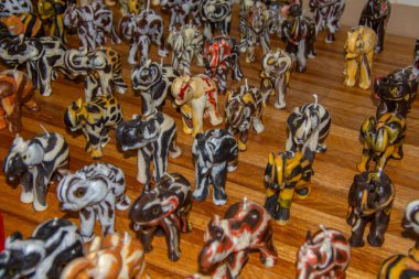 Güney Afrika 'da bir büfede çok güzel seyahat hediyeleri var.