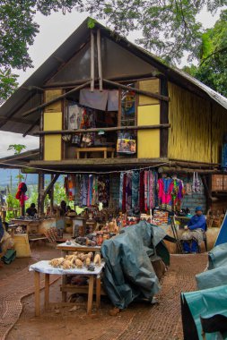 Güney Afrika 'da bir büfede çok güzel seyahat hediyeleri var.