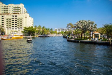 Fort Lauderdale, ABD, 02 / 26 / 2022 Fort Lauderdale Florida ABD 'de büyük kanalda güzel tekne.