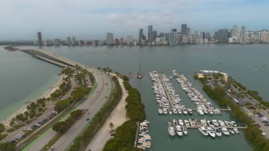 Miami Florida, ABD 'deki Key Biscayne Körfezi' nden görüldü.