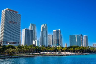 Miami şehrinin mimarisi güney kanalı manzaralı.