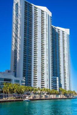 Miami şehrinin mimarisi güney kanalı manzaralı.