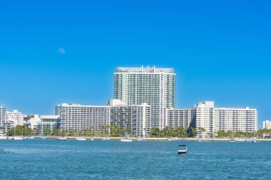 Miami şehrinin mimarisi güney kanalı manzaralı.