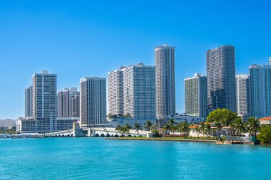 Miami şehrinin mimarisi güney kanalı manzaralı.