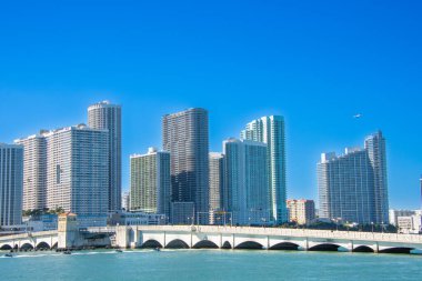 Miami şehrinin mimarisi güney kanalı manzaralı.