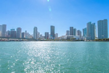 Miami şehrinin mimarisi güney kanalı manzaralı.