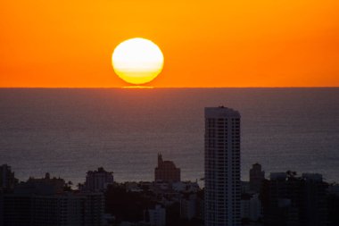 Bir kış sabahı Miami South Beach 'in üzerinde güzel bir gün doğumu