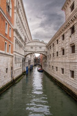 İtalya 'nın Venedik şehrindeki ünlü İç Çekiş Köprüsü manzarası