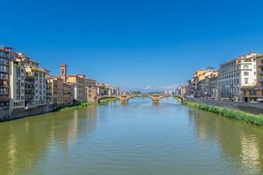 İtalya 'da Floransa' yı geçen Arno Nehri manzaralı..