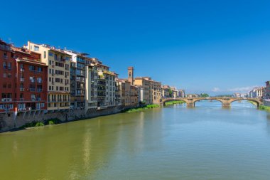 İtalya 'da Floransa' yı geçen Arno Nehri manzaralı..