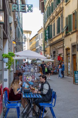 İtalya, Floransa: Şehir sokaklarında insanlar