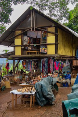 Güney Afrika 'da bir büfede çok güzel seyahat hediyeleri var.