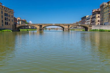 İtalya 'da Floransa' yı geçen Arno Nehri manzaralı..