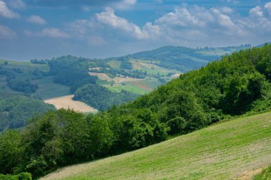 İtalya 'nın Parma kenti yakınlarındaki Emilia-Romagna bölgesinin manzarası