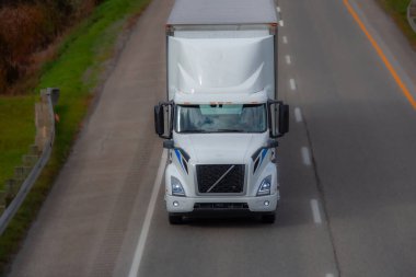 Karavan otoyolda, ulaşım konsepti 