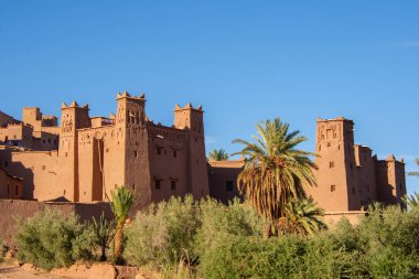 Fas köyü Ait Benhaddou ve kırmızı kil binalar. UNESCO Mimar