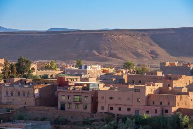 Fas 'taki köy, Ait Benhaddou, kırmızı kil binalar. 