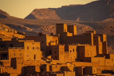 Fas 'ın eski köyü Ait Benhaddou' da gün batımı. UNESCO Dünya Mirası