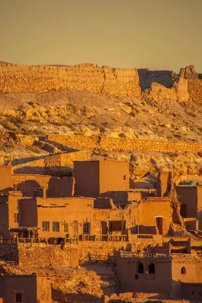 Fas 'ın eski köyü Ait Benhaddou' da gün batımı. UNESCO Dünya Mirası