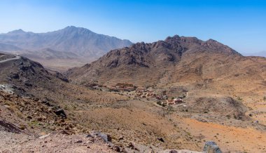 Tafraoute kasabasından görülen Fas Yüksek Atlas Dağları