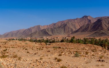 Tafraoute kasabasından görülen Fas Yüksek Atlas Dağları