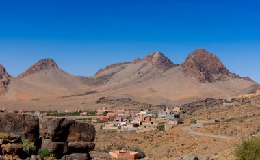 Tafraoute kasabasından görülen Fas Yüksek Atlas Dağları