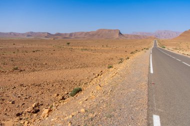 Tafraoute kasabasından görülen Fas Yüksek Atlas Dağları