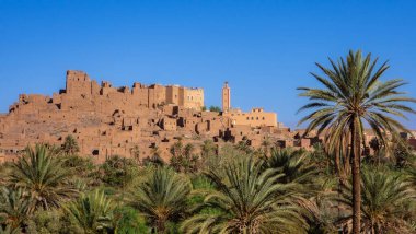 Fas 'taki ünlü Ait Ben Haddou kalesinin manzarası.