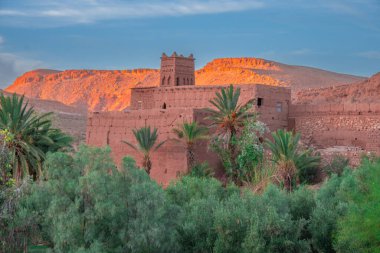 Fas 'taki ünlü Ait Ben Haddou kalesinin manzarası.