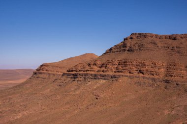 Zagora ve Tata şehirleri arasındaki Fas ovasında bir kanyon.