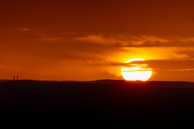 Akşam günbatımında doğa manzarası 