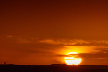 Akşam günbatımında doğa manzarası 