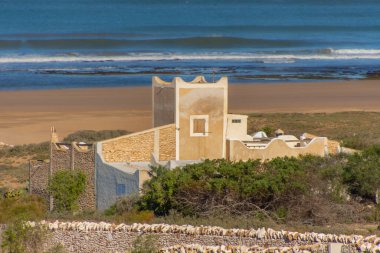 Fas kırsalının deniz manzarası Safi bölgesinde yol boyunca görüldü.