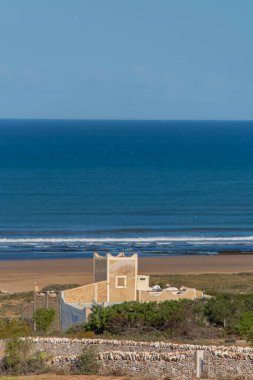 Fas kırsalının deniz manzarası Safi bölgesinde yol boyunca görüldü.