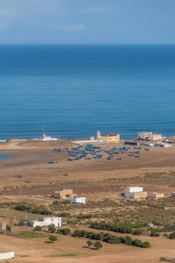 Fas kırsalının deniz manzarası Safi bölgesinde yol boyunca görüldü.