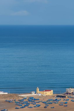 Fas kırsalının deniz manzarası Safi bölgesinde yol boyunca görüldü.