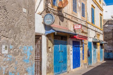 30 Ekim 2024 Essaouira, Fas. Bu güzel kasabada küçük bir sokak.