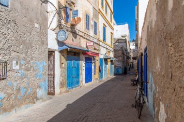 30 Ekim 2024 Essaouira, Fas. Bu güzel kasabada küçük bir sokak.