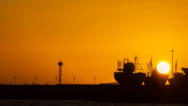 Fas 'taki Essaouira limanında gün batımı.
