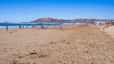 27 Ekim 2024 'te. Agadir Fas. Fas 'ın batısındaki Agadir' in muhteşem plajının manzarası.