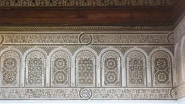 19 Ekim 2024, Marakeş, Fas. Marakeş, Fas 'taki Medersa Ben Youssef' in mimari detayları