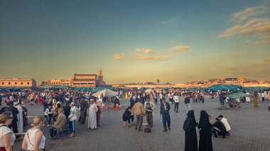 17 Ekim 2024, Marakeş, Fas. İş yeri Marakeş, Fas 'taki ünlü Jemma El Fna Meydanı' nda.
