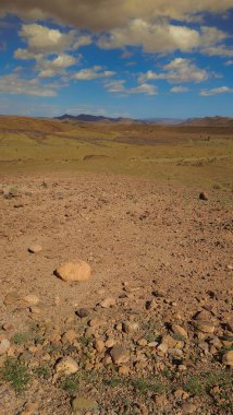 Zagora ve Tata şehirleri arasındaki Fas ovasında bir kanyon.