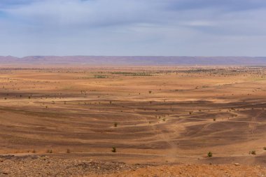 Zagora ve Tata şehirleri arasındaki Fas ovasında bir kanyon.