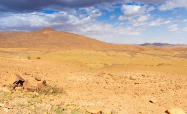Tafraoute kasabasından görülen Fas Yüksek Atlas Dağları