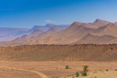 Tafraoute kasabasından görülen Fas Yüksek Atlas Dağları