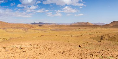 Tafraoute kasabasından görülen Fas Yüksek Atlas Dağları