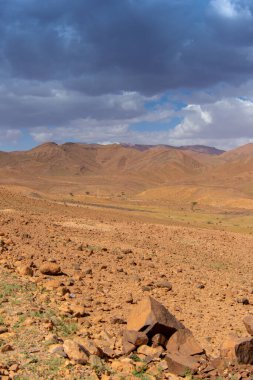 Tafraoute kasabasından görülen Fas Yüksek Atlas Dağları