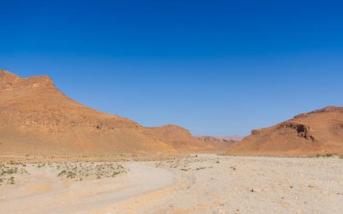 Tafraoute kasabasından görülen Fas Yüksek Atlas Dağları