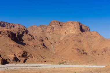Tafraoute kasabasından görülen Fas Yüksek Atlas Dağları